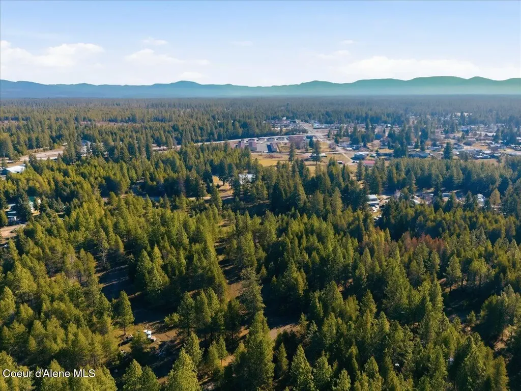 33482 N Charlotte Drive Spirit Lake ID 83869