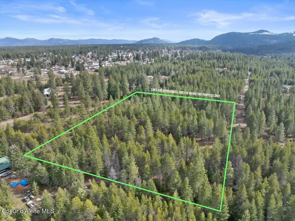 33482 N Charlotte Drive Spirit Lake ID 83869