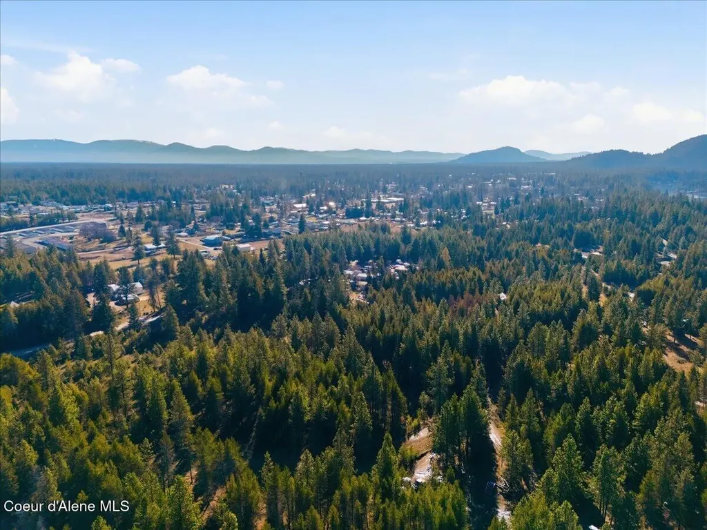 33482 N Charlotte Drive Spirit Lake ID 83869