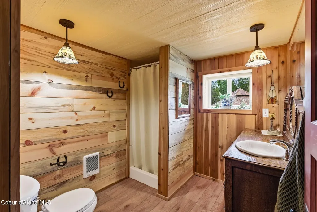 448 Holley Glen Road Priest River ID 83856