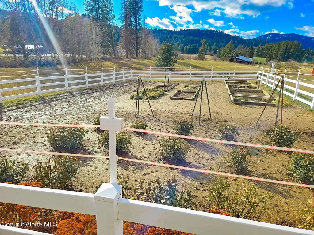 31401 S Highway 3 Medimont ID 83842