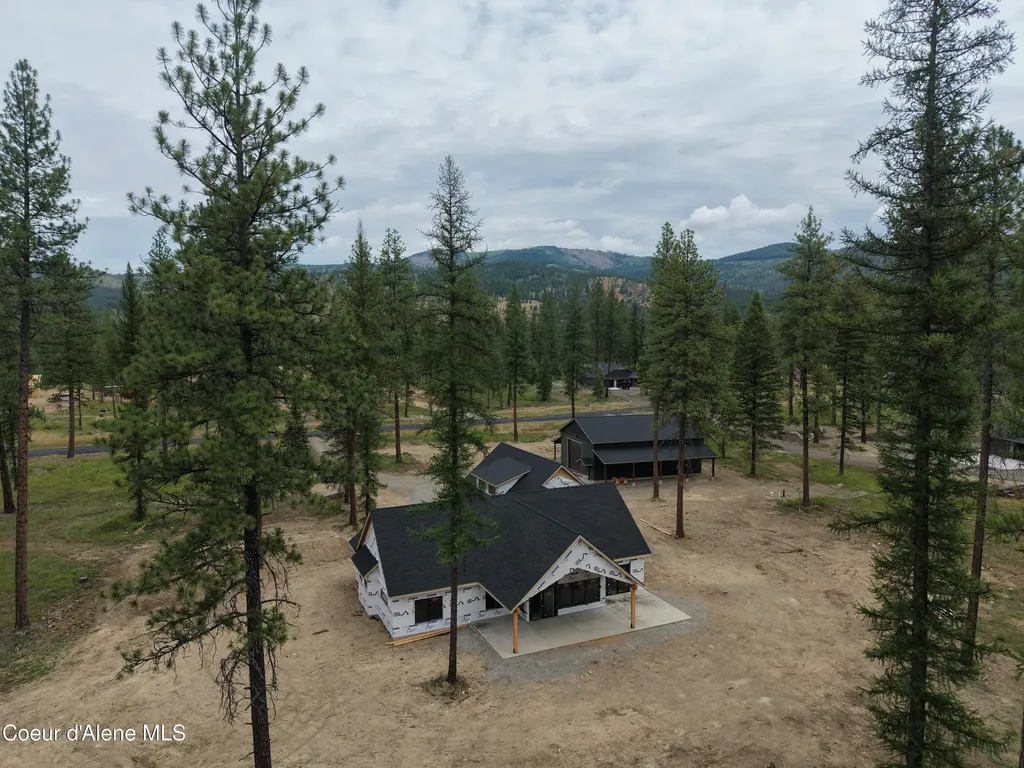 102 Wallace Lane Blanchard ID 83804