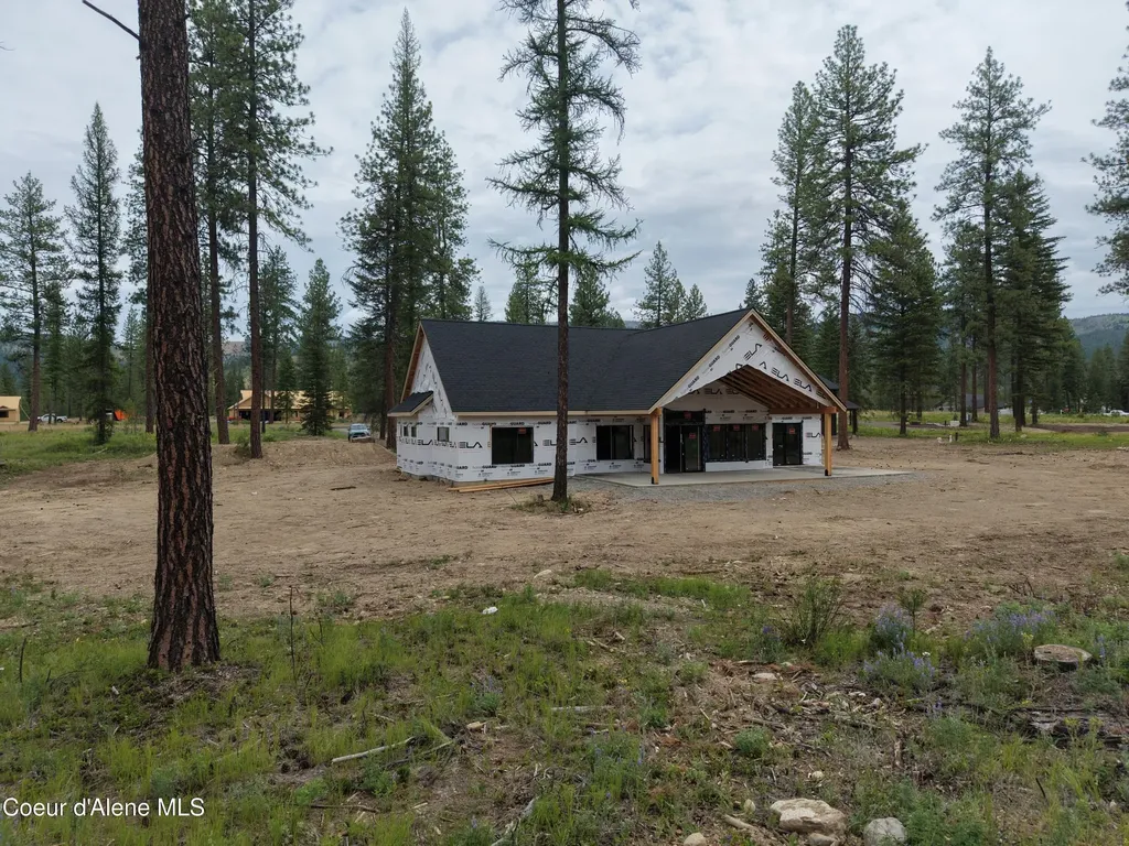 102 Wallace Lane Blanchard ID 83804