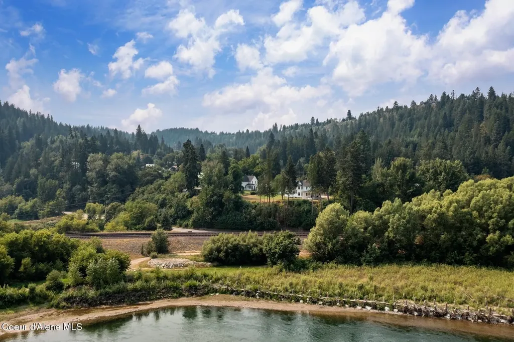 6955 Apple Alley Bonners Ferry ID 83805