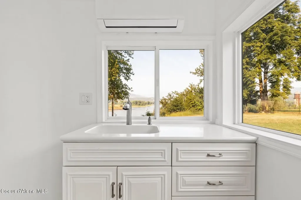 6955 Apple Alley Bonners Ferry ID 83805