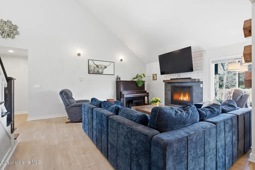 611 Ponder Point Drive Sandpoint ID 83864