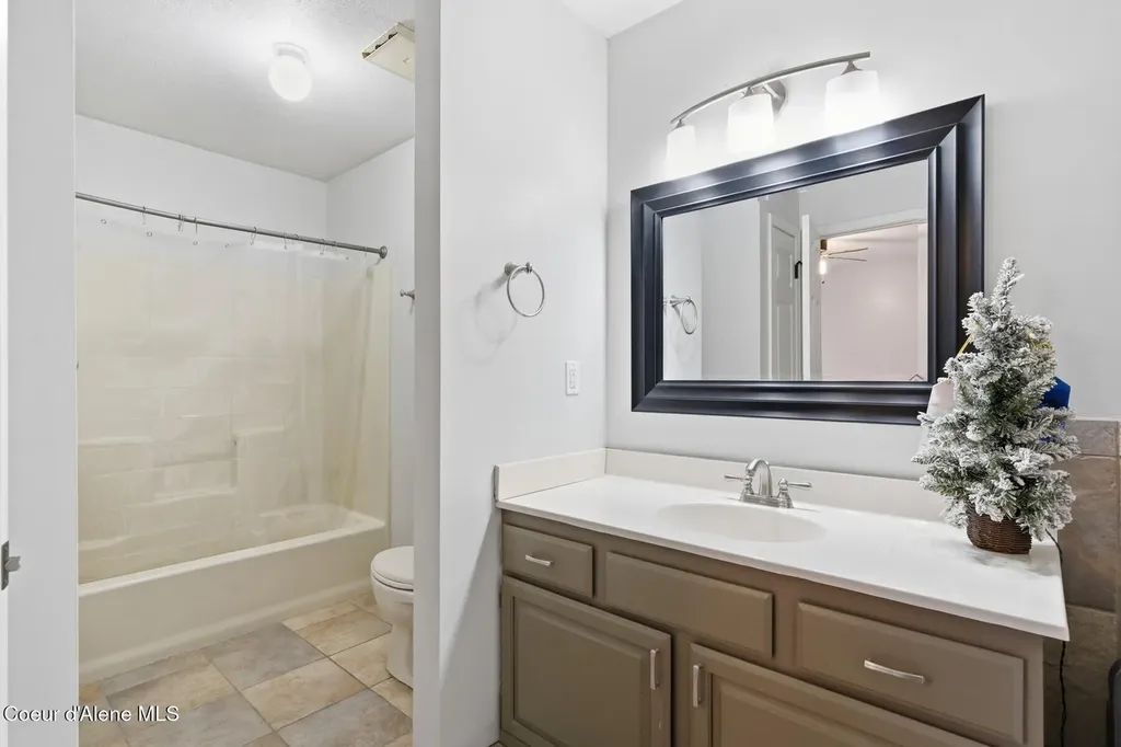 611 Ponder Point Drive Sandpoint ID 83864