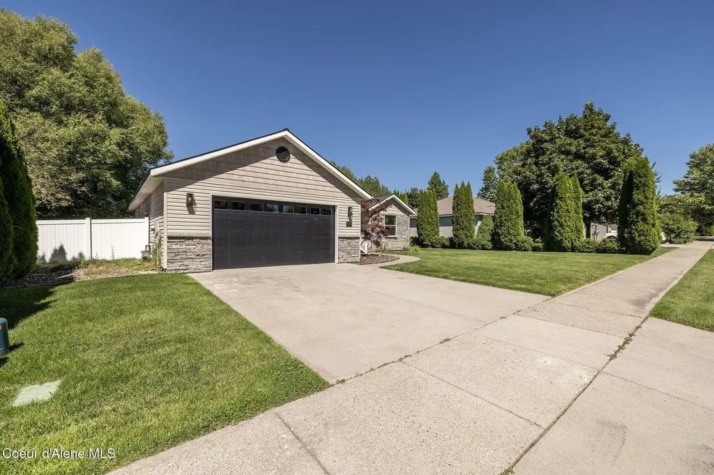 2715 W Broadmoore Drive Hayden ID 83835