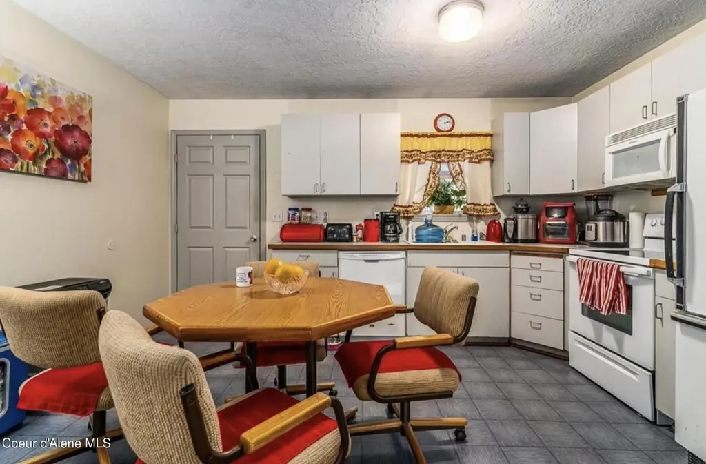 3024 N Hogan Street Spokane WA 99207