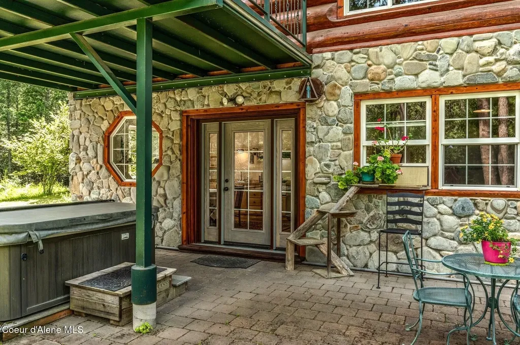 1198 Mountain View Drive Sandpoint ID 83864