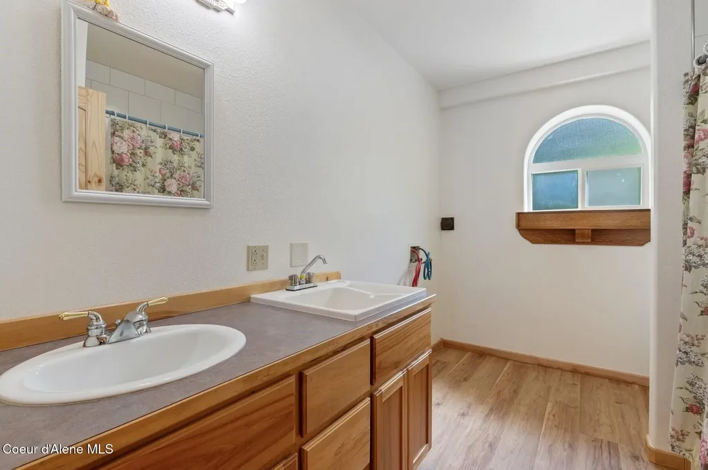 1198 Mountain View Drive Sandpoint ID 83864