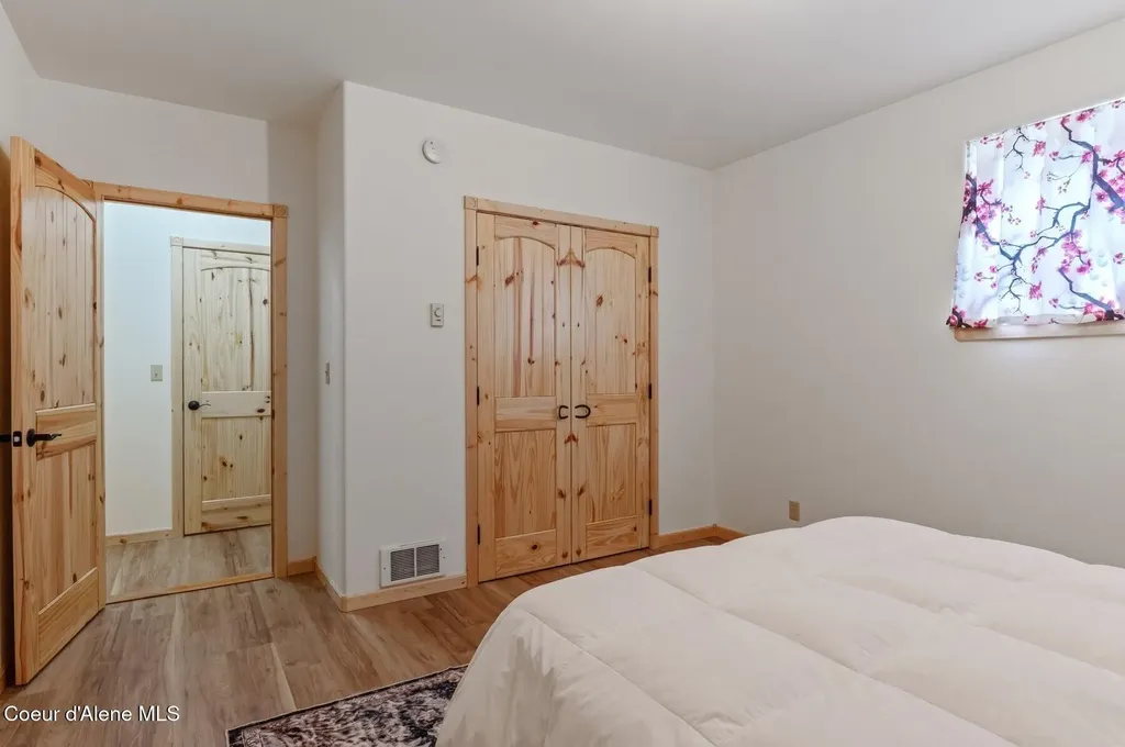 1198 Mountain View Drive Sandpoint ID 83864