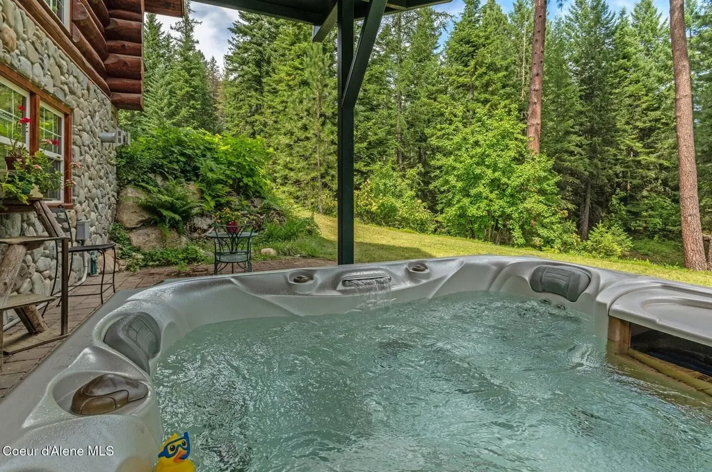 1198 Mountain View Drive Sandpoint ID 83864