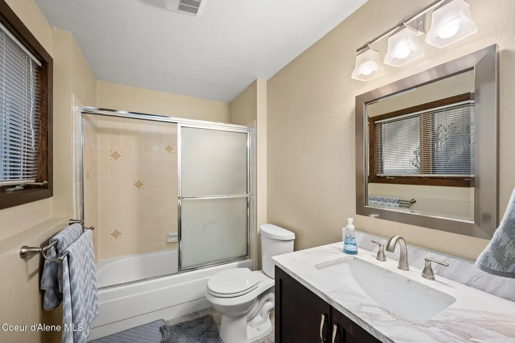 5421 W Fairway Lane Rathdrum ID 83858