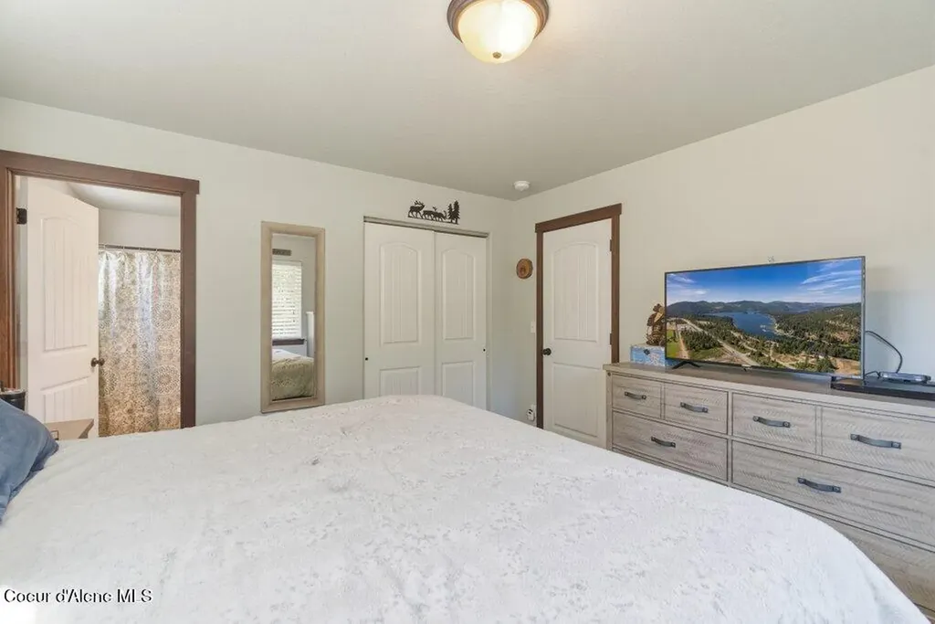 4322 W Delaware Street Spirit Lake ID 83869