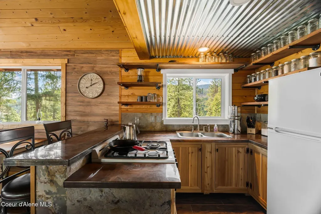 595 Snowcat Lane Bonners Ferry ID 83805