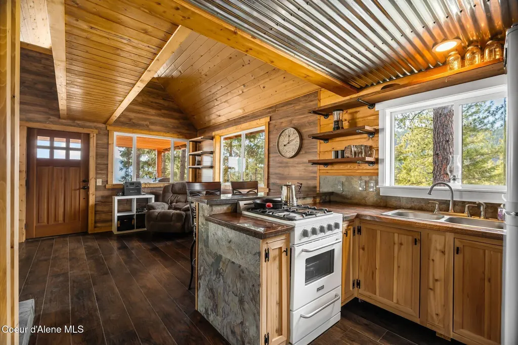 595 Snowcat Lane Bonners Ferry ID 83805