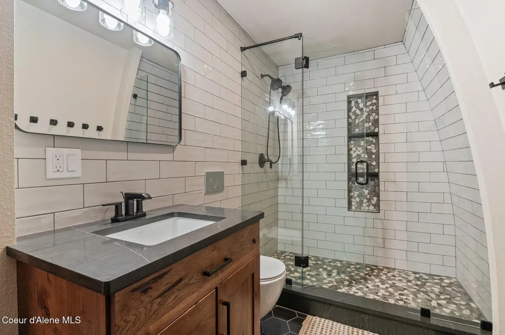 762 Reeder Bay Road Nordman ID 83848