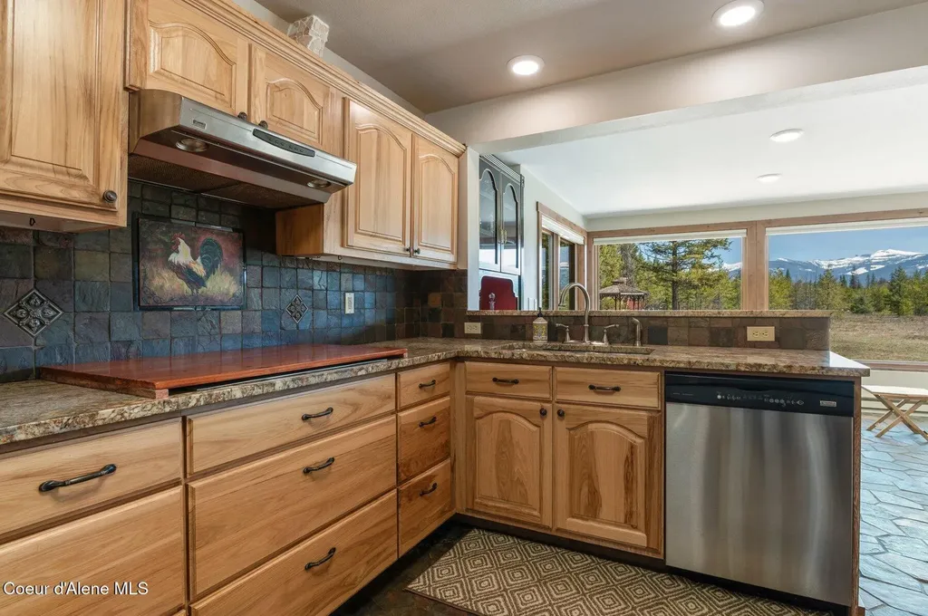 762 Reeder Bay Road Nordman ID 83848