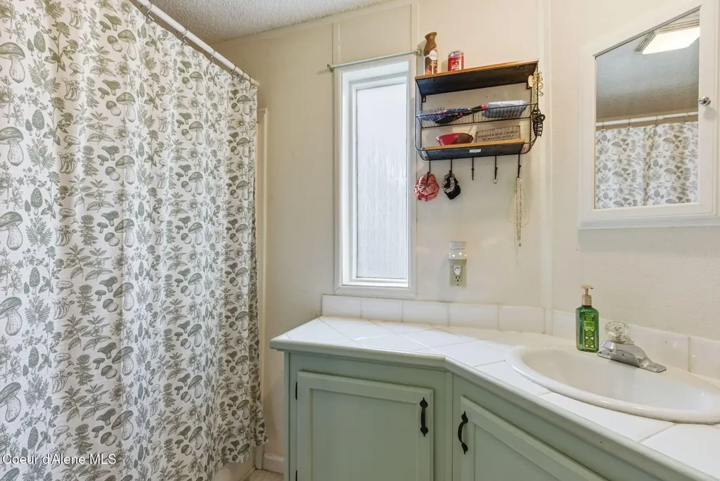 5725 W Highway 53 Rathdrum ID 83858