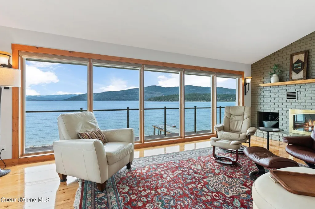 2537 Lakeshore Drive Sagle ID 83860
