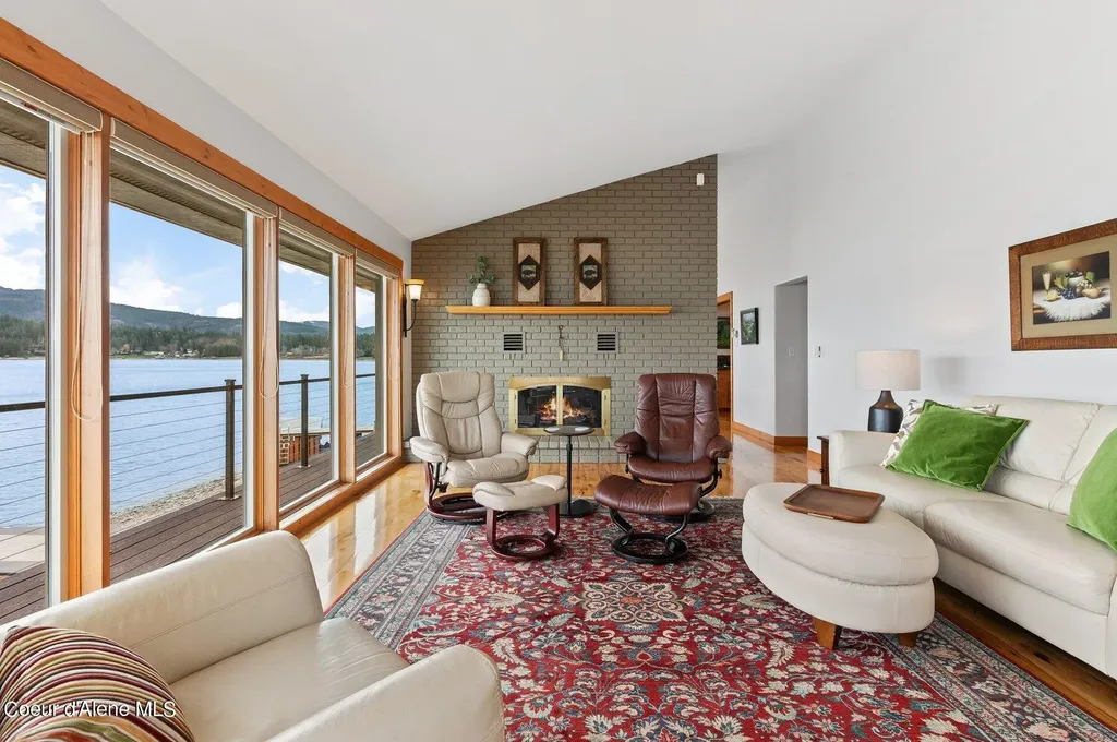 2537 Lakeshore Drive Sagle ID 83860