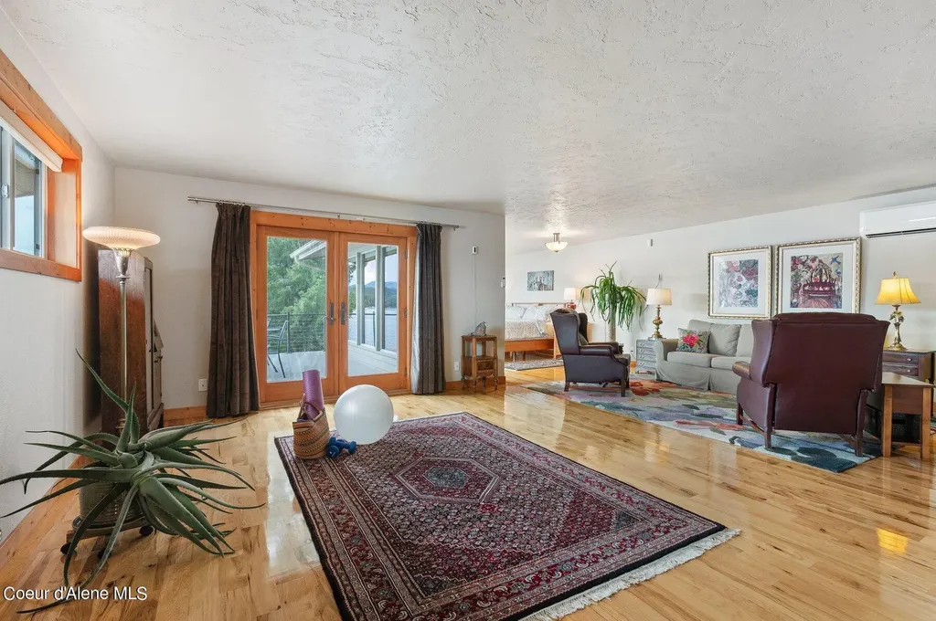 2537 Lakeshore Drive Sagle ID 83860