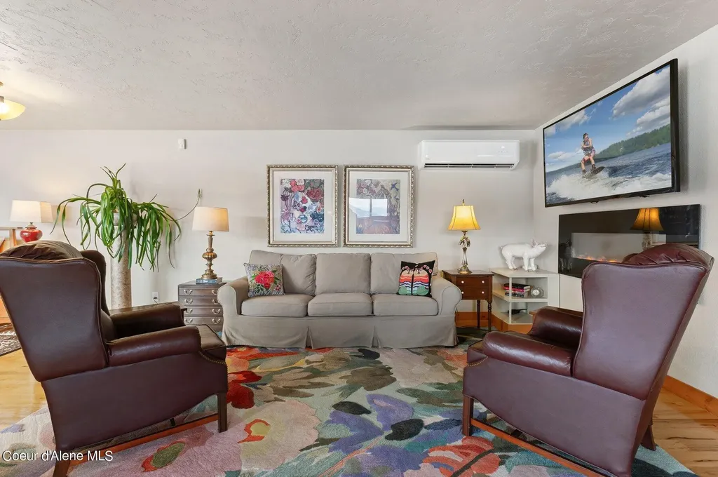 2537 Lakeshore Drive Sagle ID 83860