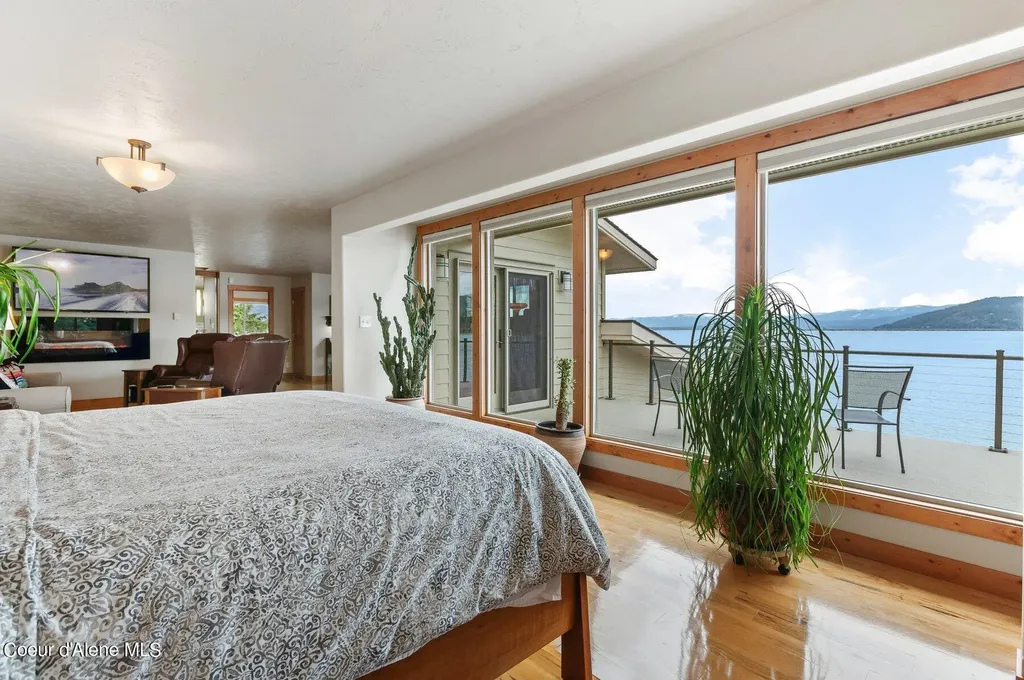2537 Lakeshore Drive Sagle ID 83860