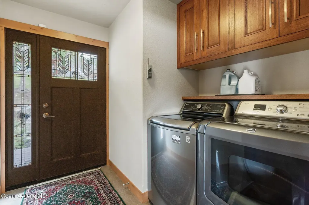 2537 Lakeshore Drive Sagle ID 83860