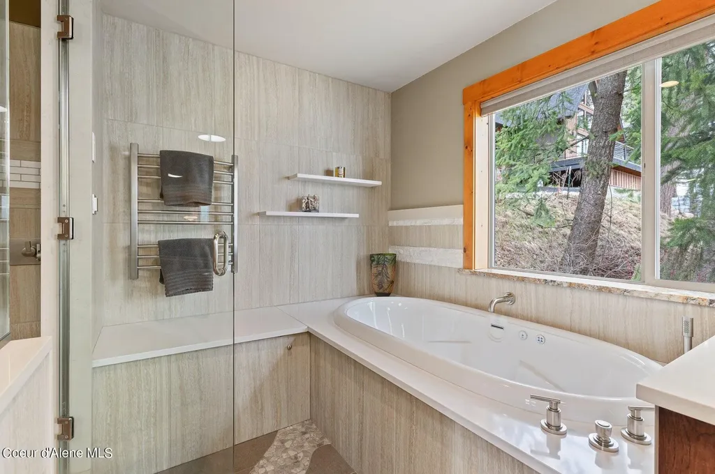 2537 Lakeshore Drive Sagle ID 83860