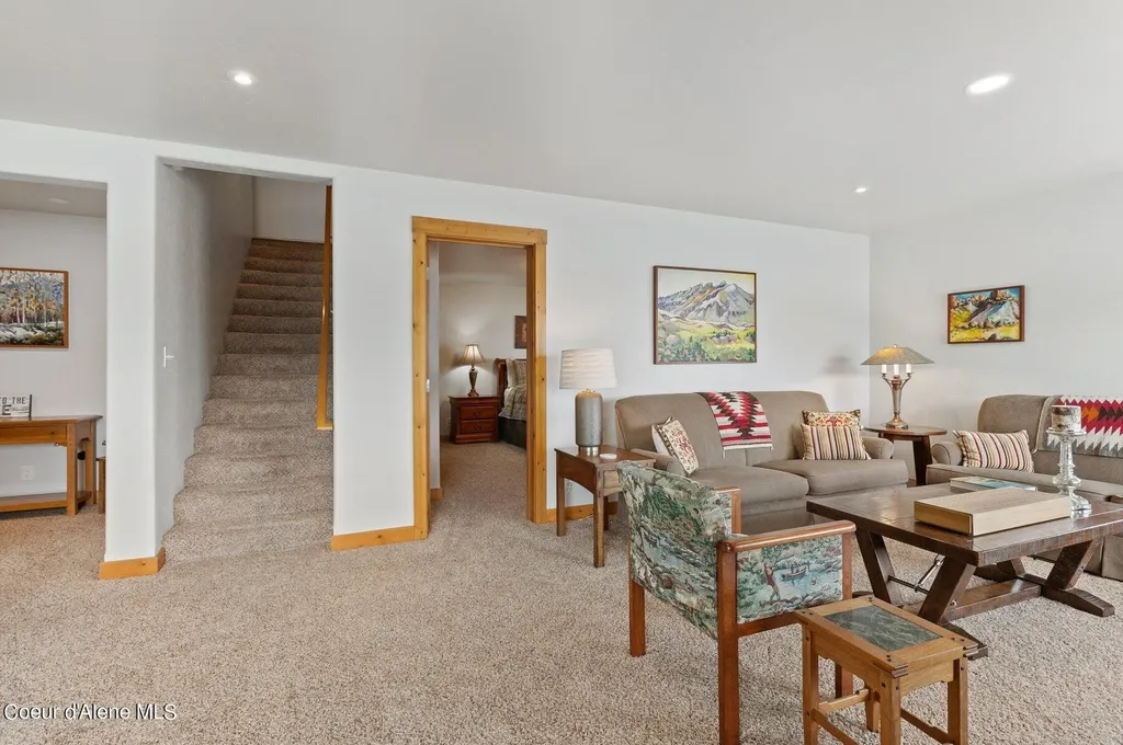 2537 Lakeshore Drive Sagle ID 83860