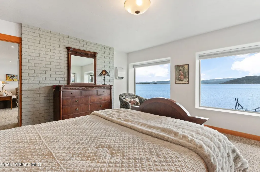 2537 Lakeshore Drive Sagle ID 83860