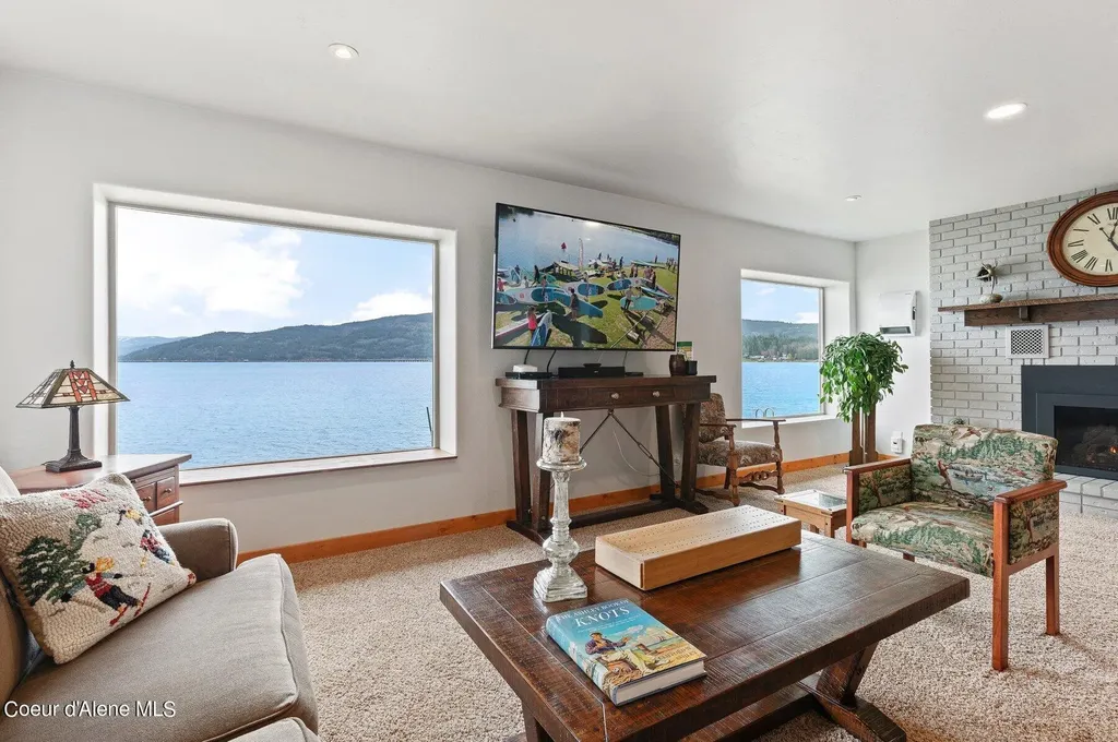 2537 Lakeshore Drive Sagle ID 83860