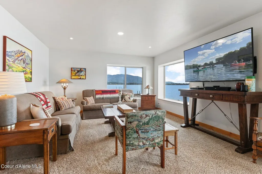 2537 Lakeshore Drive Sagle ID 83860