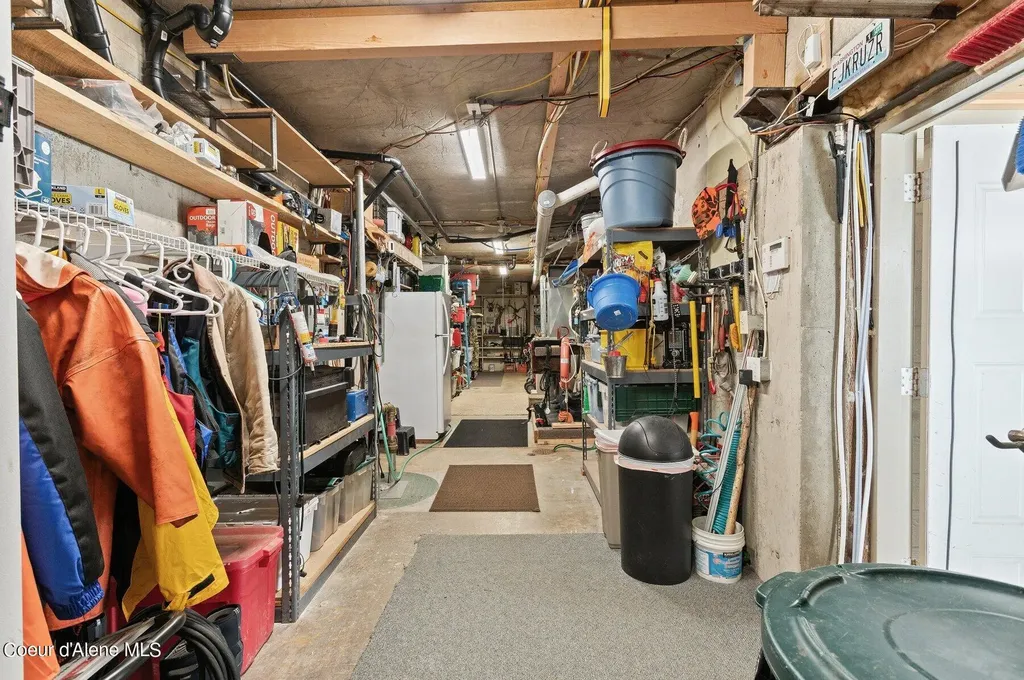 2537 Lakeshore Drive Sagle ID 83860