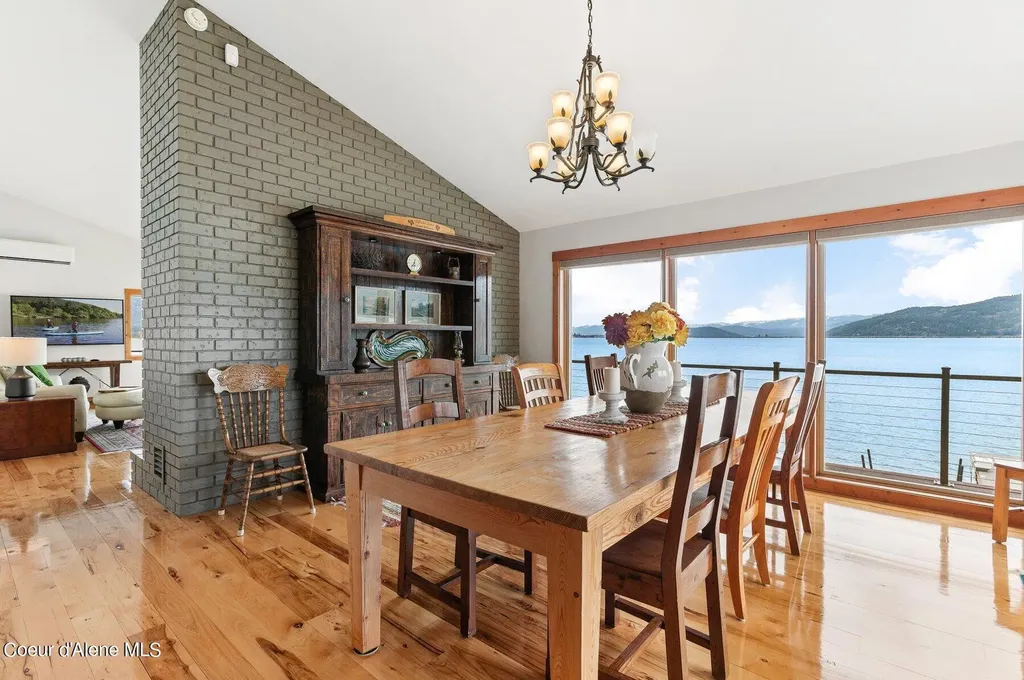 2537 Lakeshore Drive Sagle ID 83860