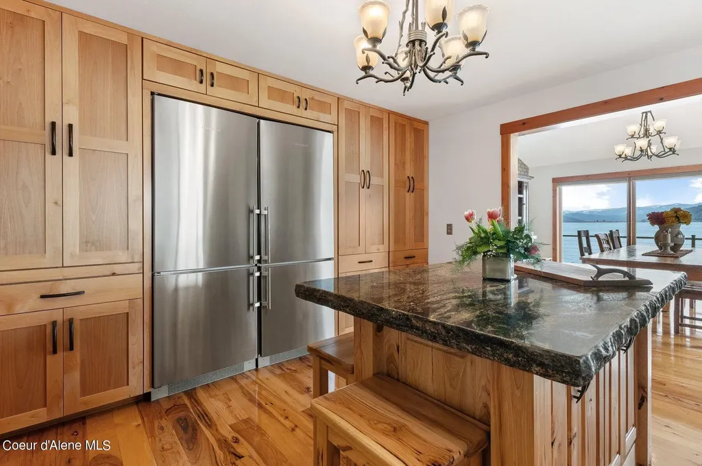 2537 Lakeshore Drive Sagle ID 83860