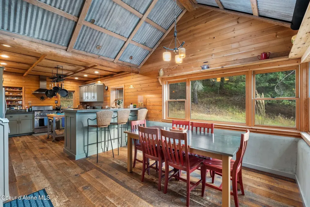 6162 Eureka Road Sagle ID 83860