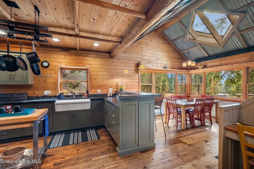 6162 Eureka Road Sagle ID 83860