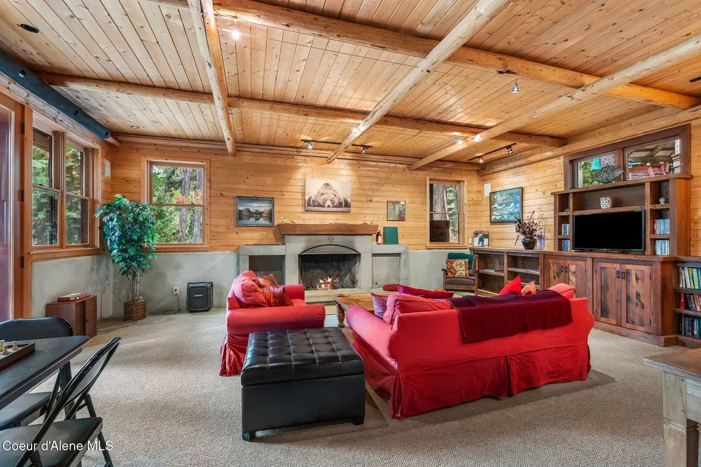 6162 Eureka Road Sagle ID 83860