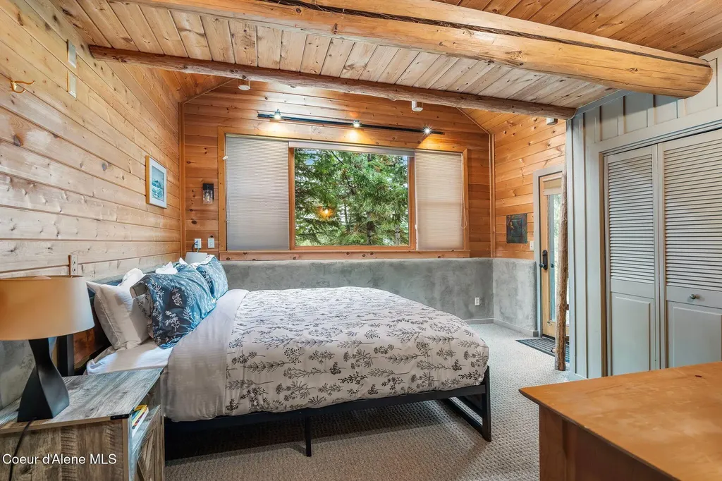 6162 Eureka Road Sagle ID 83860