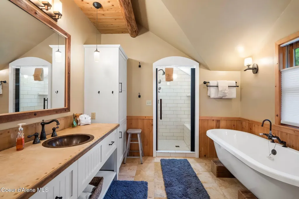 6162 Eureka Road Sagle ID 83860