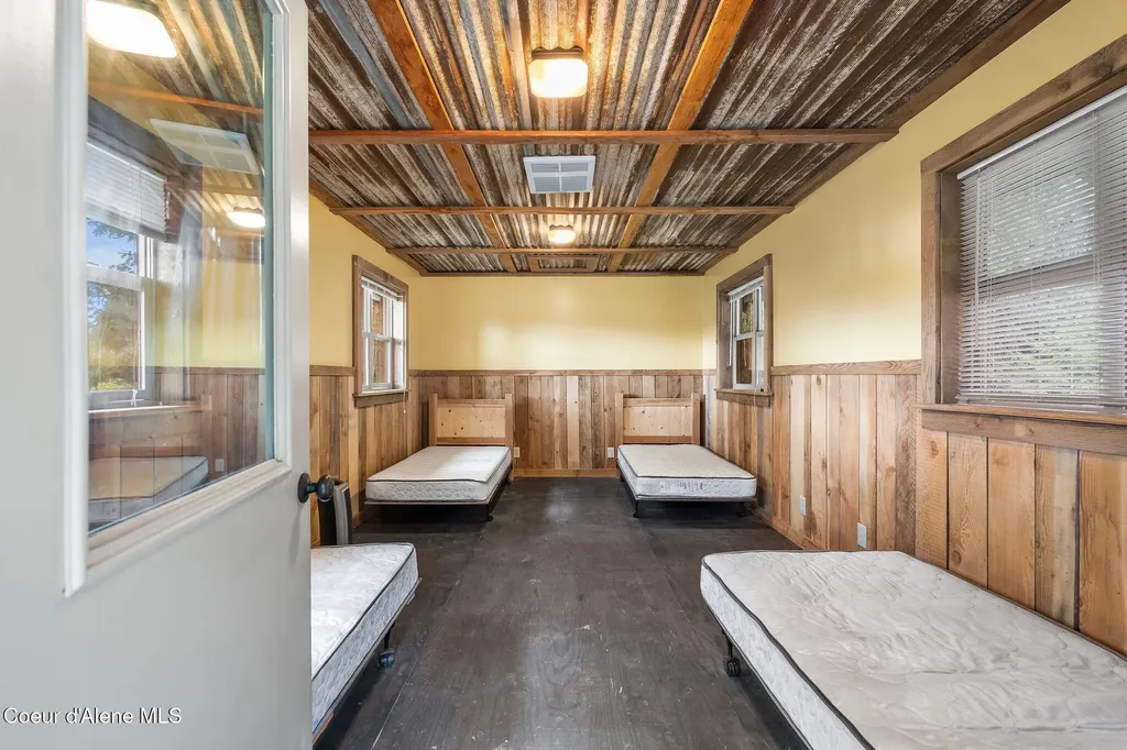 6162 Eureka Road Sagle ID 83860
