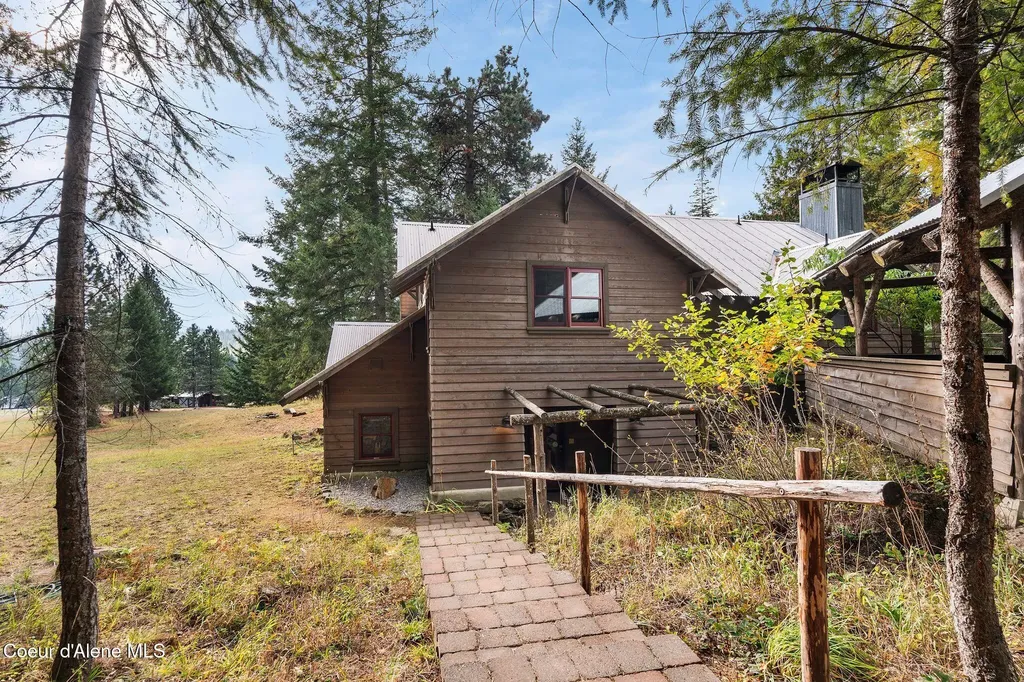 6162 Eureka Road Sagle ID 83860