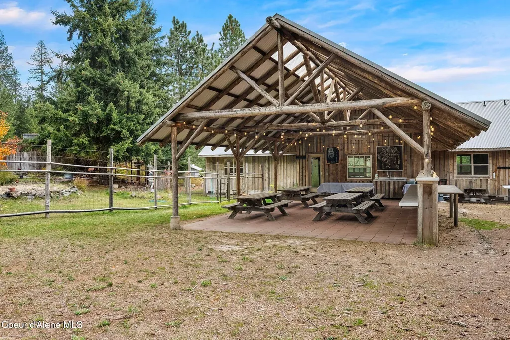 6162 Eureka Road Sagle ID 83860