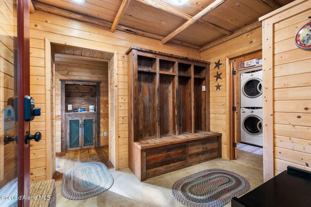 6162 Eureka Road Sagle ID 83860
