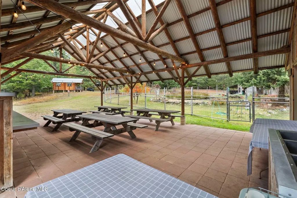 6162 Eureka Road Sagle ID 83860