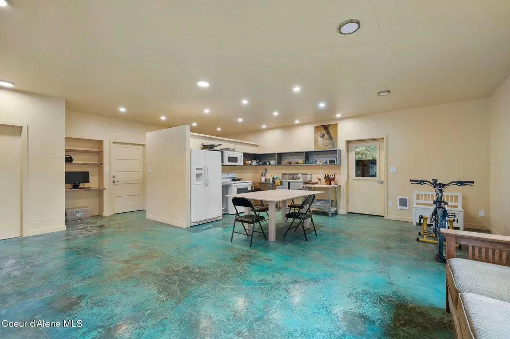 6162 Eureka Road Sagle ID 83860