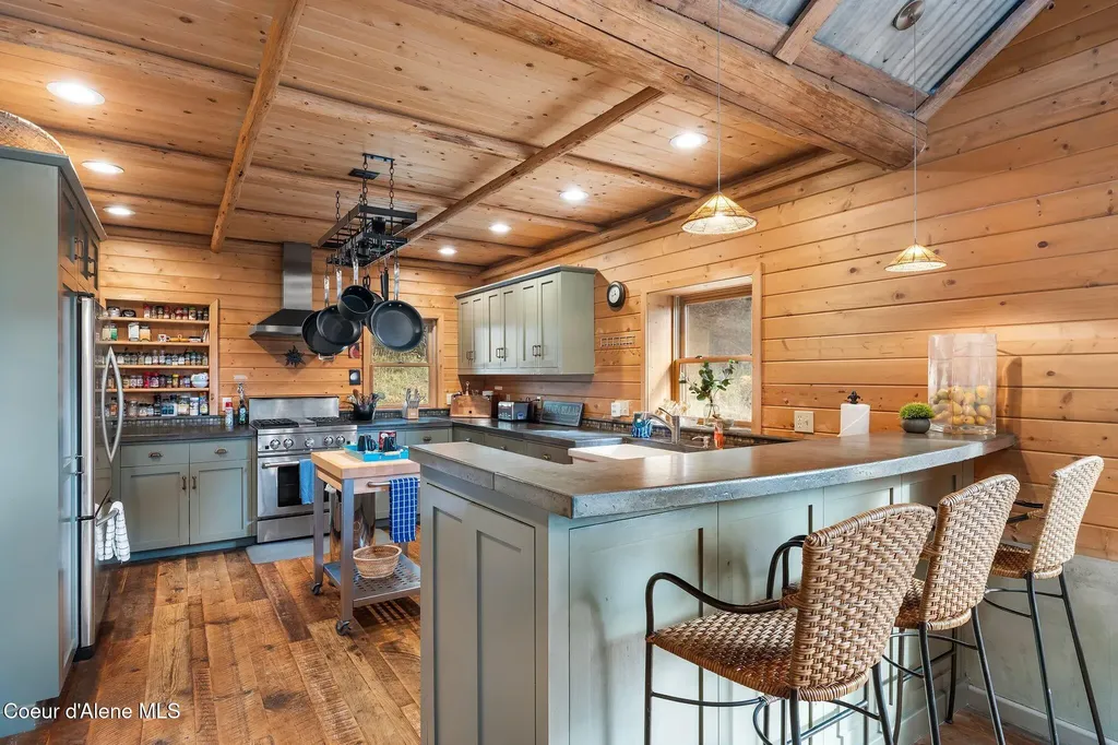 6162 Eureka Road Sagle ID 83860